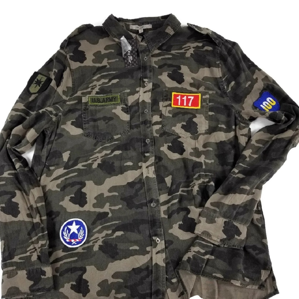 Miss Me Camo Button Down Shirt Size Large